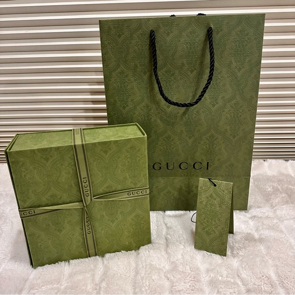 NWT! Gucci Pink Silk Wool Pashmina Scaf With Gift Box, Wrap, Bag and Mailing Box - Picture 9 of 10